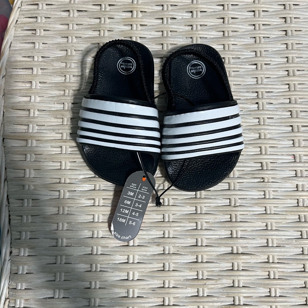 Toddler slides size 4